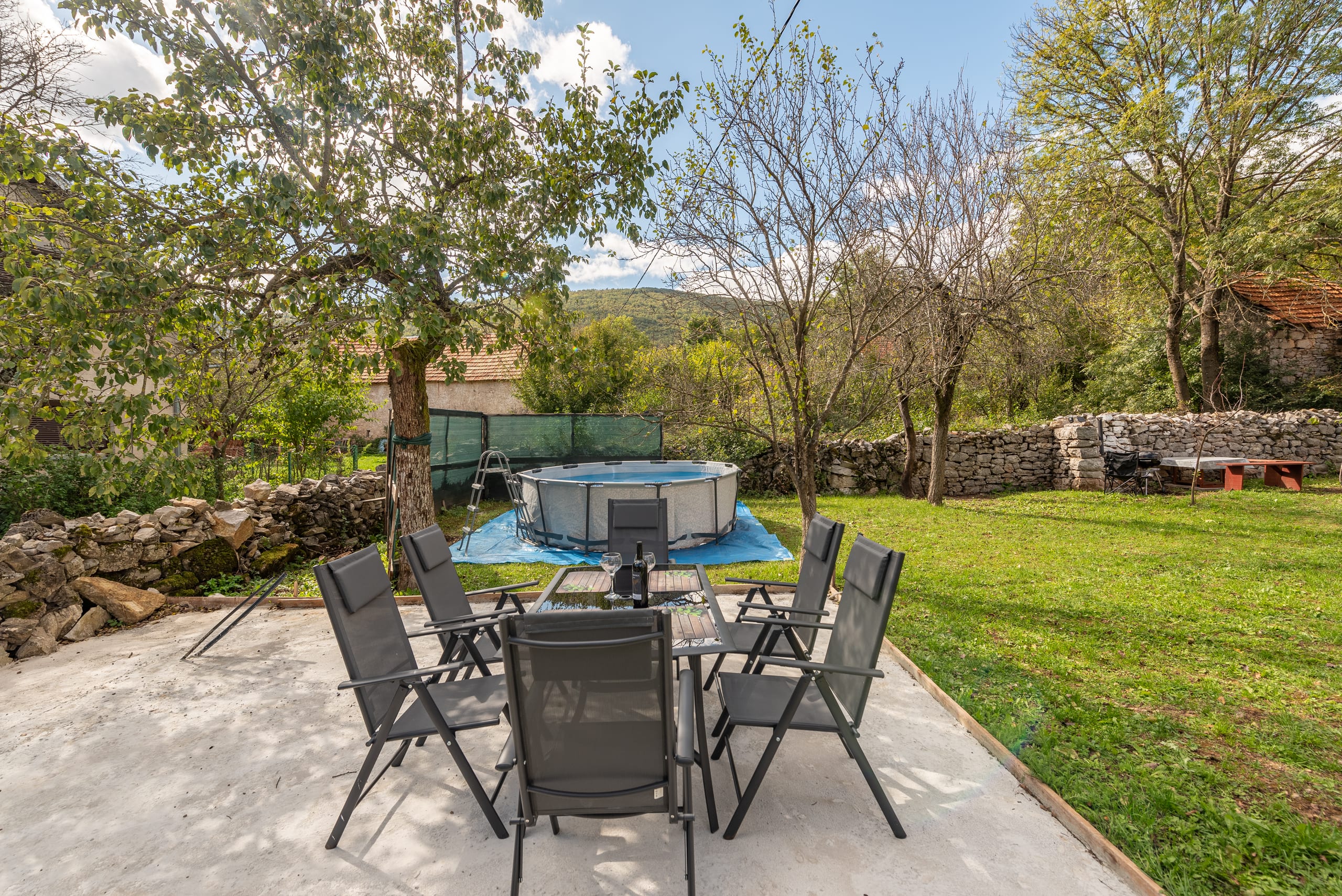 The garden dining terrace